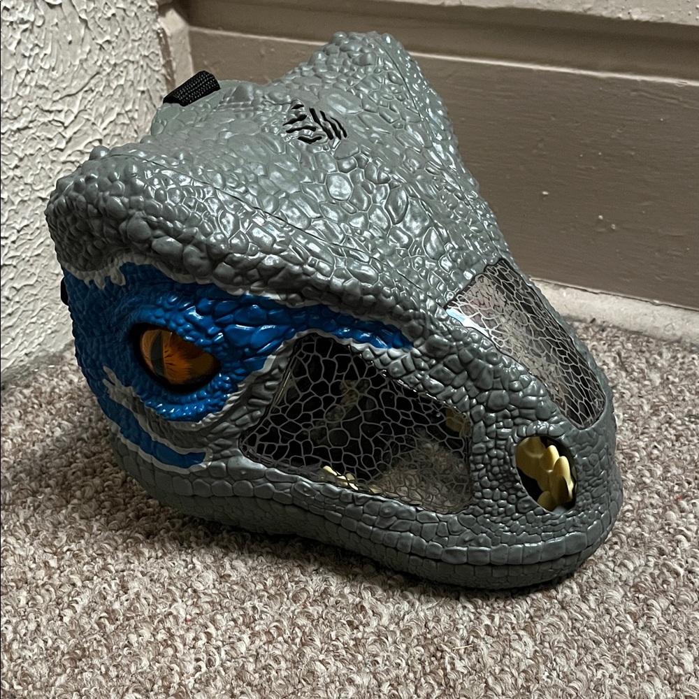 2017 MATTEL Jurassic Park World Chomp N Roar Blue Raptor Dinosaur Mask